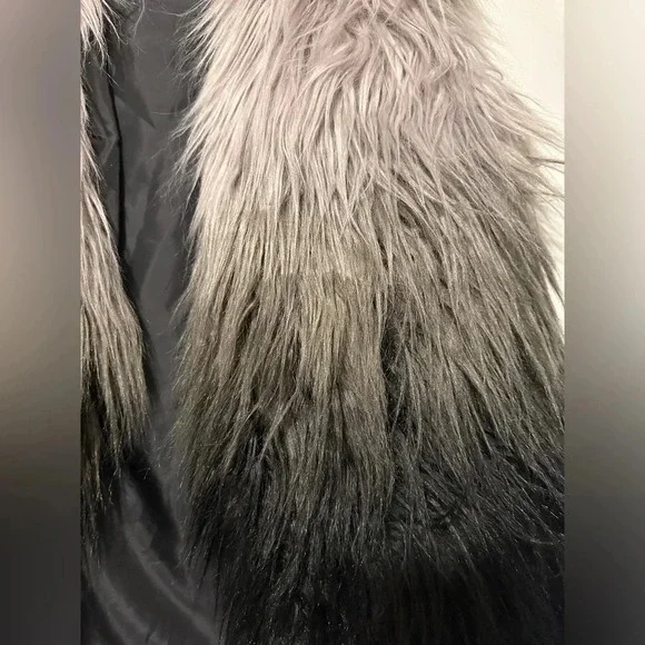 BKE black ombré faux fur vest size M - Picture 2 of 5